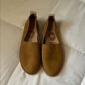 Sorel Ella Flat Waterproof Leather Shoe Slip-on in Camel Size 6